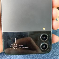 Samsung Galaxy Z Flip4