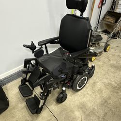 Quickie Q500M Sedeo Pro Power Mobility Chair - Mid-Wheel Drive - Excellent Condition  