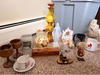 Assorted Vintage Decor and Collectibles Lot
