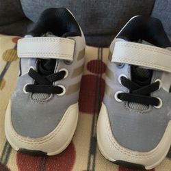 Tennis Adidas Size 5