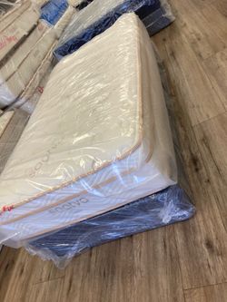 Twin Saatva mattress includes boxspring