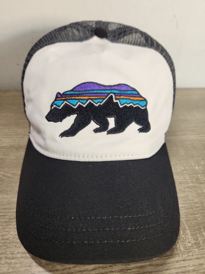 Patagonia Fitz Roy Bear Trucker Hat Black White Gray Cap Mesh Snap Back 