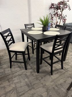 Dinning table with chairs