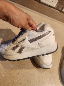Kids tennis shoes size 3 pick up only 7 Ave and Baseline