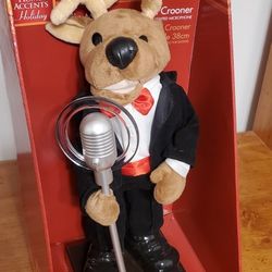 CROONER    WITH    MIC    NO SOUND OR MOTION