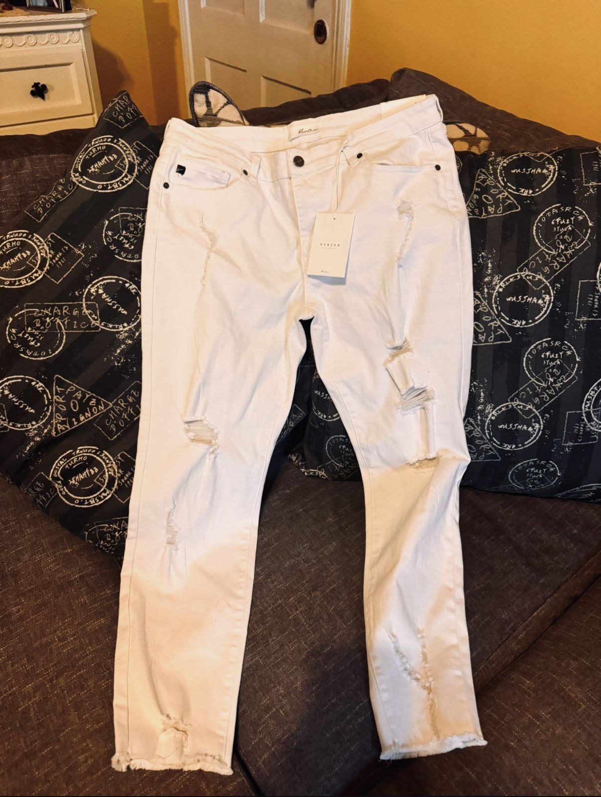 Brand New With Tags KANCAN White Distressed Skinny Ankle Jeans Size 15/31