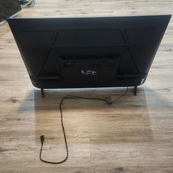 New TCL ROKU TV with remote 