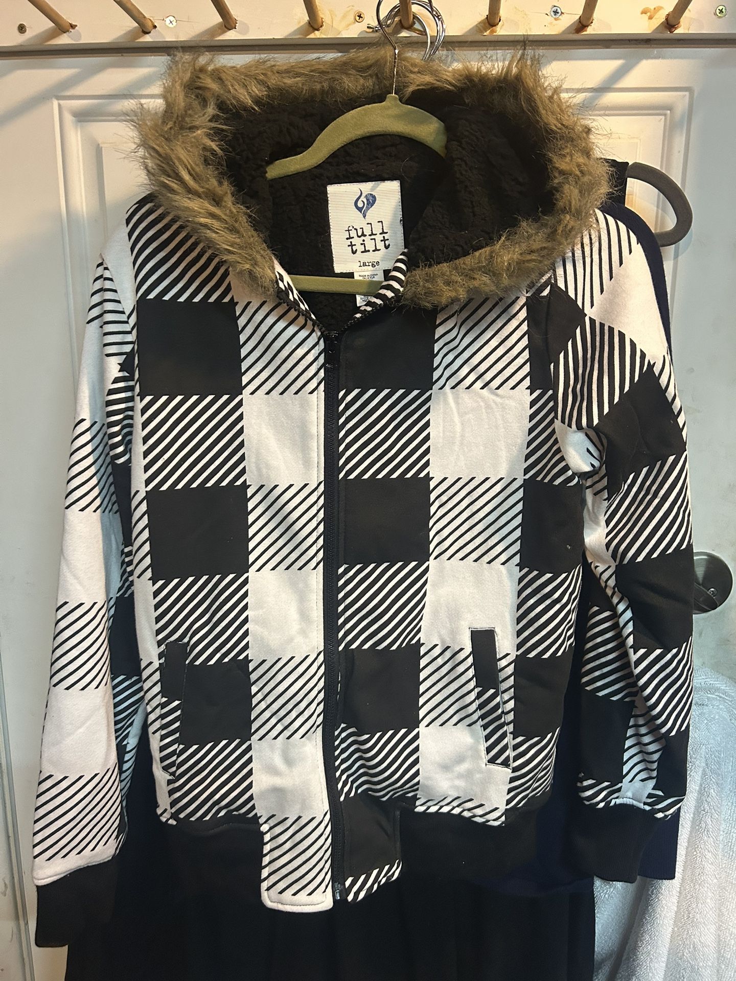 Full Tilt, Black And White Jacket With Fur Size Large Fleece Lined