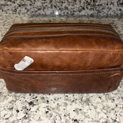 New -FRYE Leather Logan Travel Dopp - Cognac 