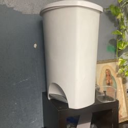 Trash can