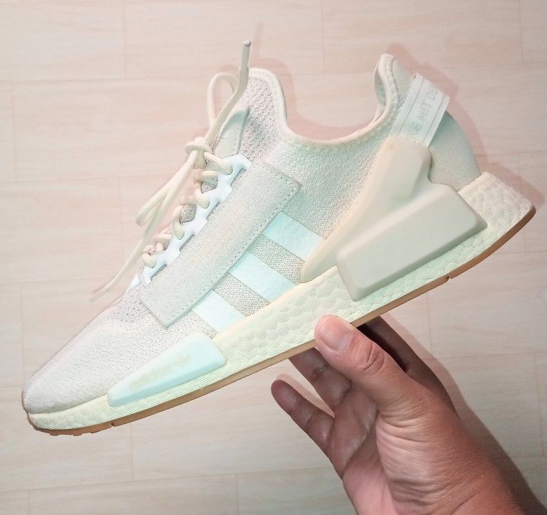 Men's Size 9.5 Adidas Nmd_R1 V2
