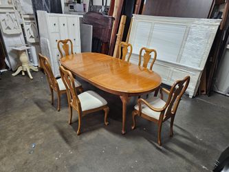 Dinning Table And 6 Chairs