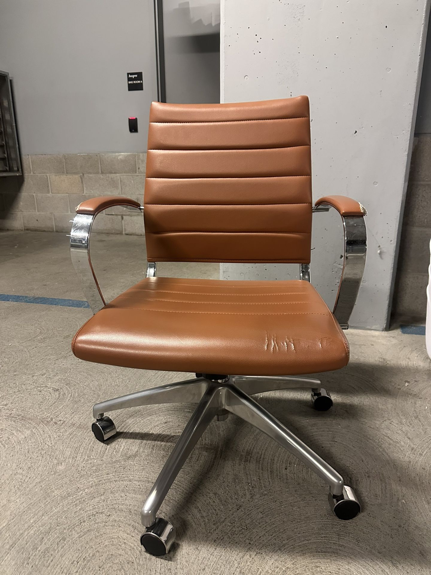 Modern Cognac Leather Office Chair – Sleek & Comfortable (Great Deal!)