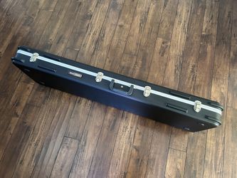 Road Runner Molded Bass Guitar Case
