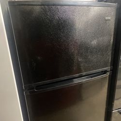 Refrigerator Admiral 