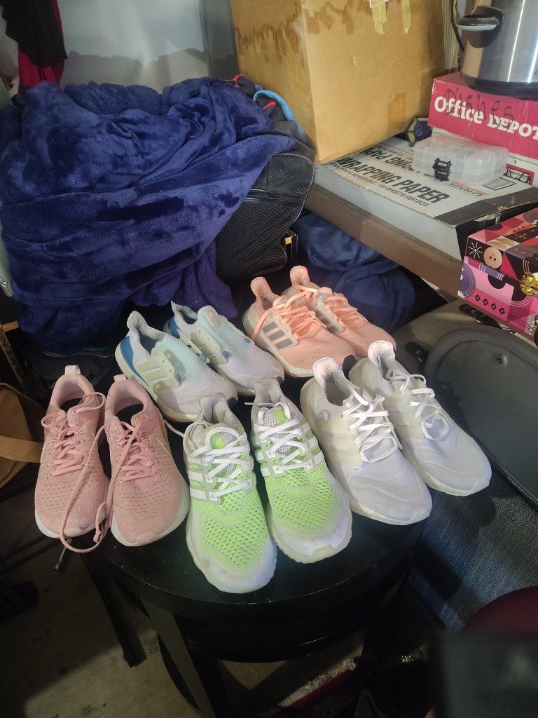 5 pairs of Women's shoes ( 8-9 size) . Selling individual or all for discounted price