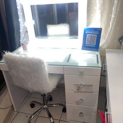 ‼️GLAM VANITY‼️ 3pc VANITY SET  Mirror , Chair & Table  Limited time only 
