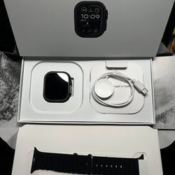 Apple Watch Ultra 2 49mm titanium case black ocean band