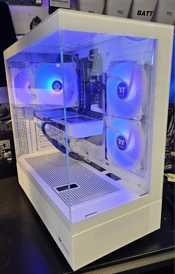 White Gaming PC, Ryzen 7 5700, 32GB, 1TB NVMe, RTX 4060