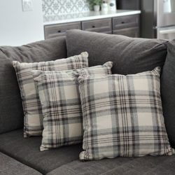 3 Living Spaces Couch Pillows In Excellwnt Condition! More Of An Off White Color, Pic Looks Like A Brighter White, See 2nd Pic. Good Quality Pillows 