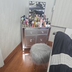 Makeup Vanity With Stool And Lights