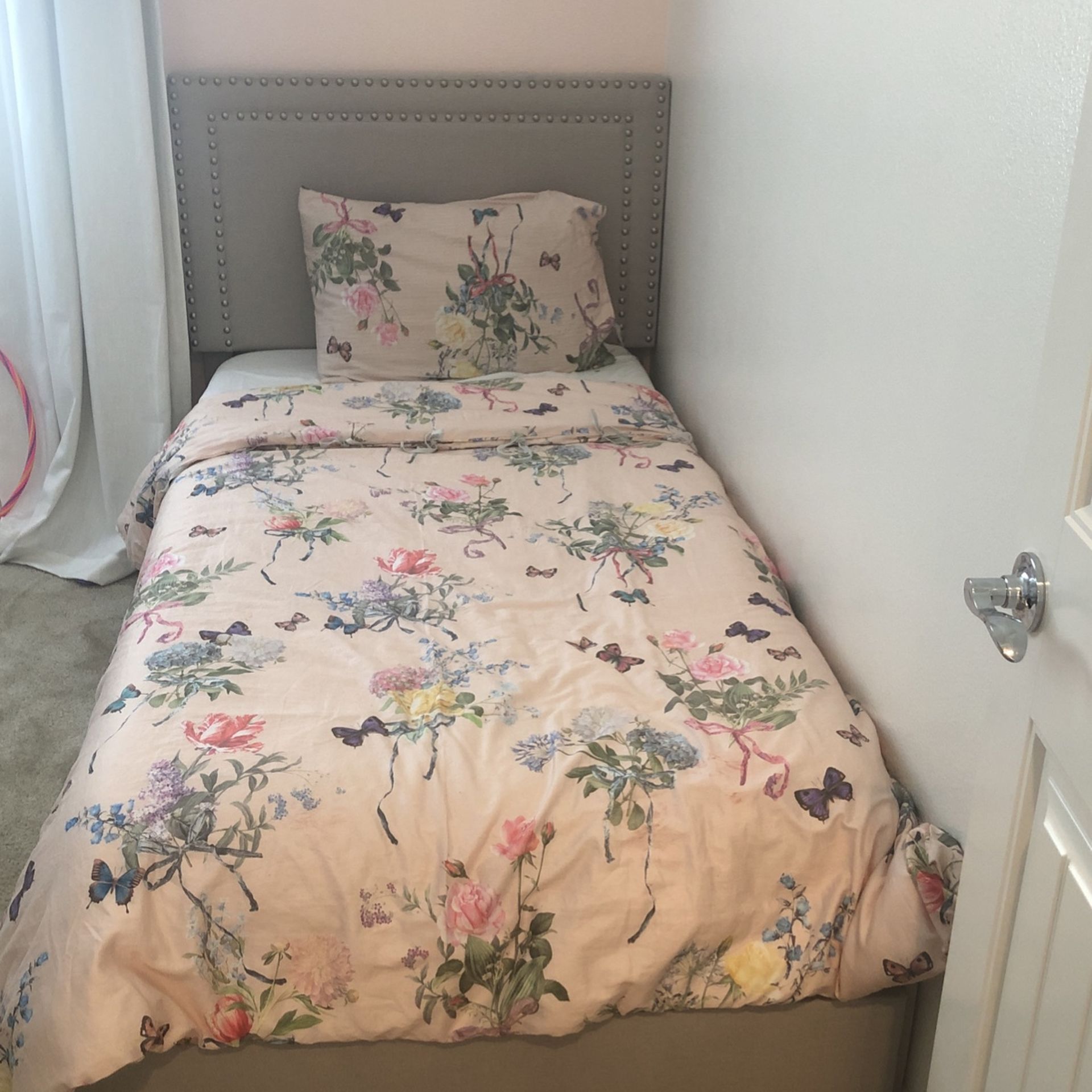1 Twin Bed