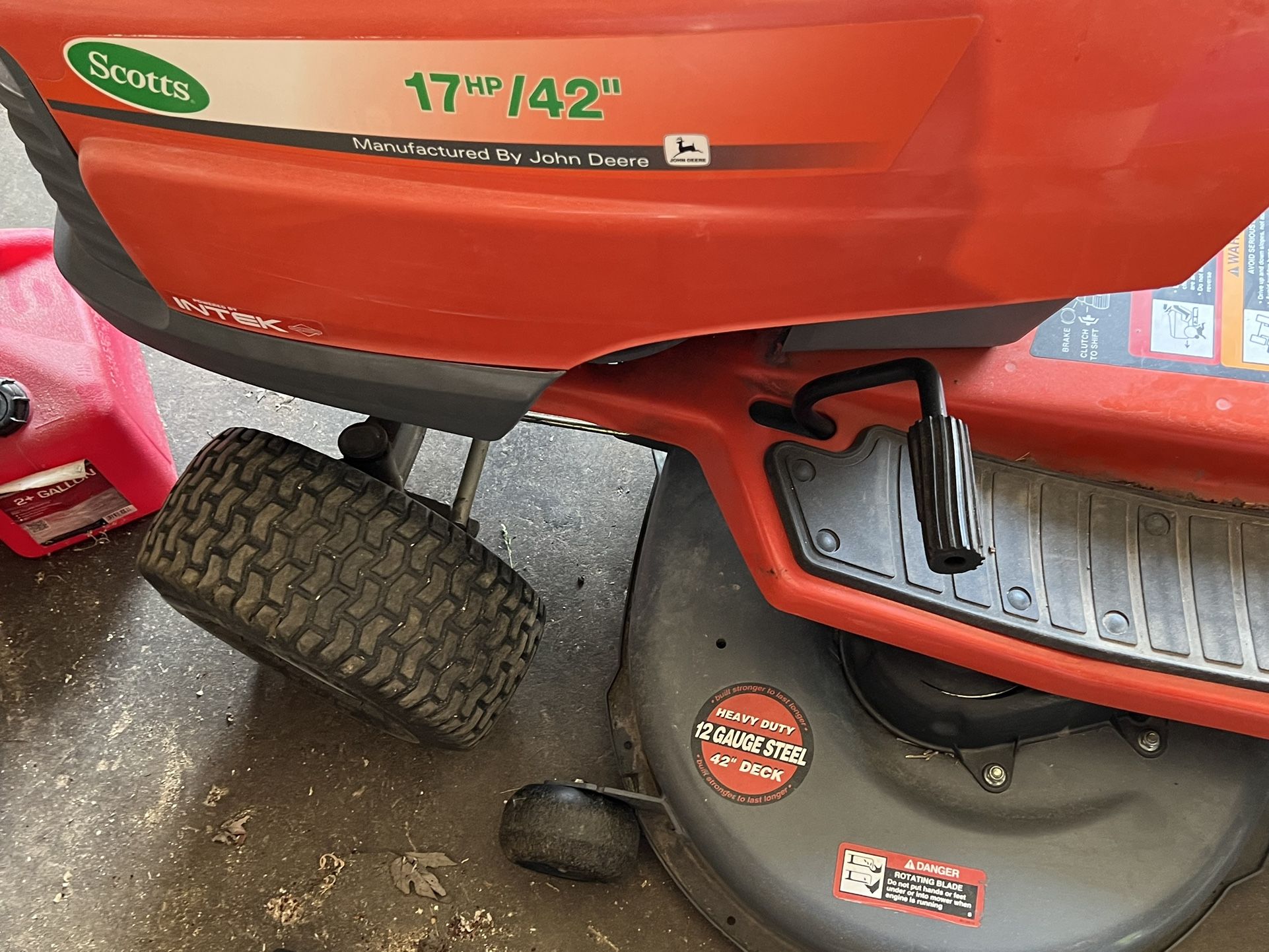 Scott’s (JohnDeere) Riding Lawn Mower, 17HP, 42” for Sale in Kenosha