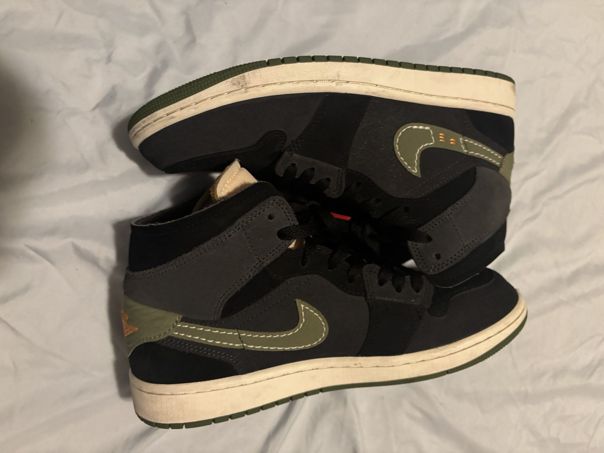 Air Jordan 1 Mid SE “Utility” Olive/Black – Size 9.5 – Excellent Condition!