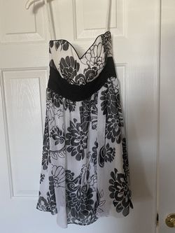 White House Black Market Strapless Dress. Black And White Princesses Empire Waist. Brand New Size 0