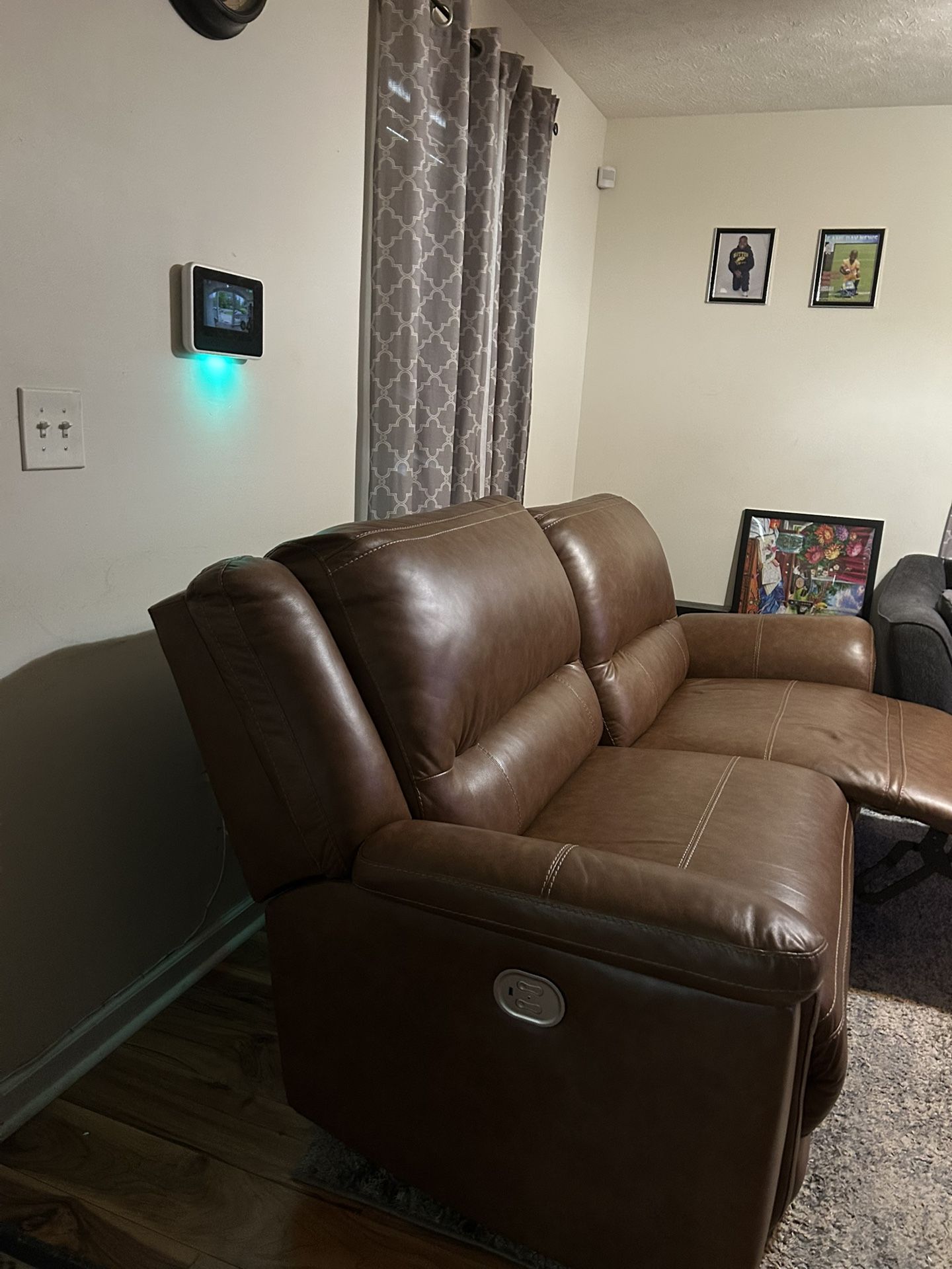 Trasimeno Dual Power Leather Sofa