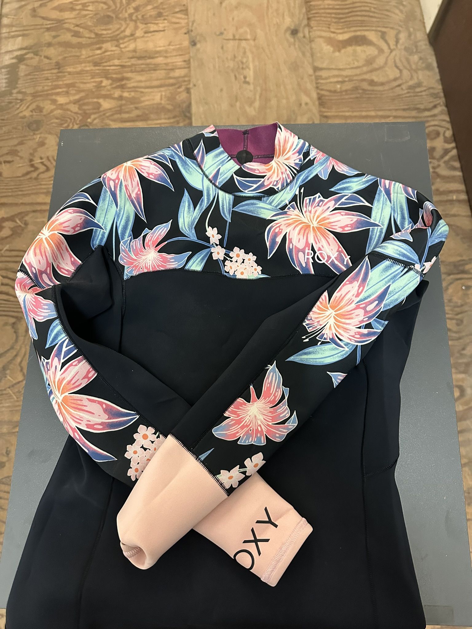 Roxy Surf Wear Rash Guard – Ready for the Waves!