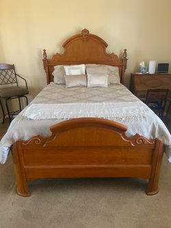 Lexington Furniture Victorian Sampler Collection Queen Bed Frame AND Dresser
