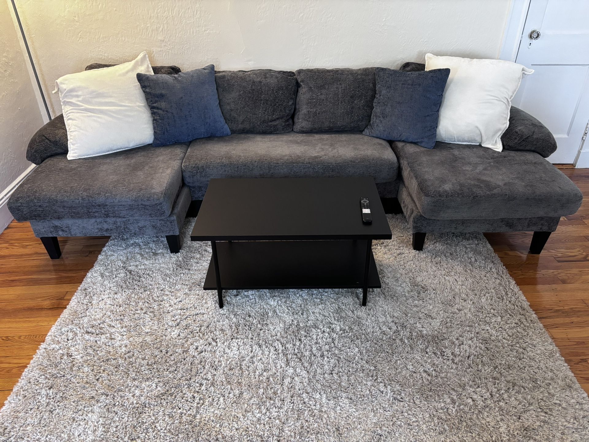 Txtin’s U-Shaped Sectional Couch + 4 Pillows + Coffee Table