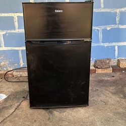 Galanz Small Refrigerator/Freezer Combo