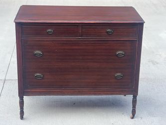 Duncan Phyfe style antique dresser