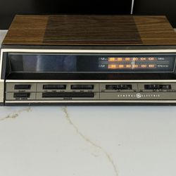 Vintage GE General Electric Alarm Clock Radio AM FM Wood Grain 7-4666A