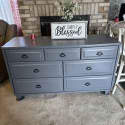 ✨✨ GORGEOUS GRAY SOLID WOOD LONG 7 DRAWER DRESSER ✨✨