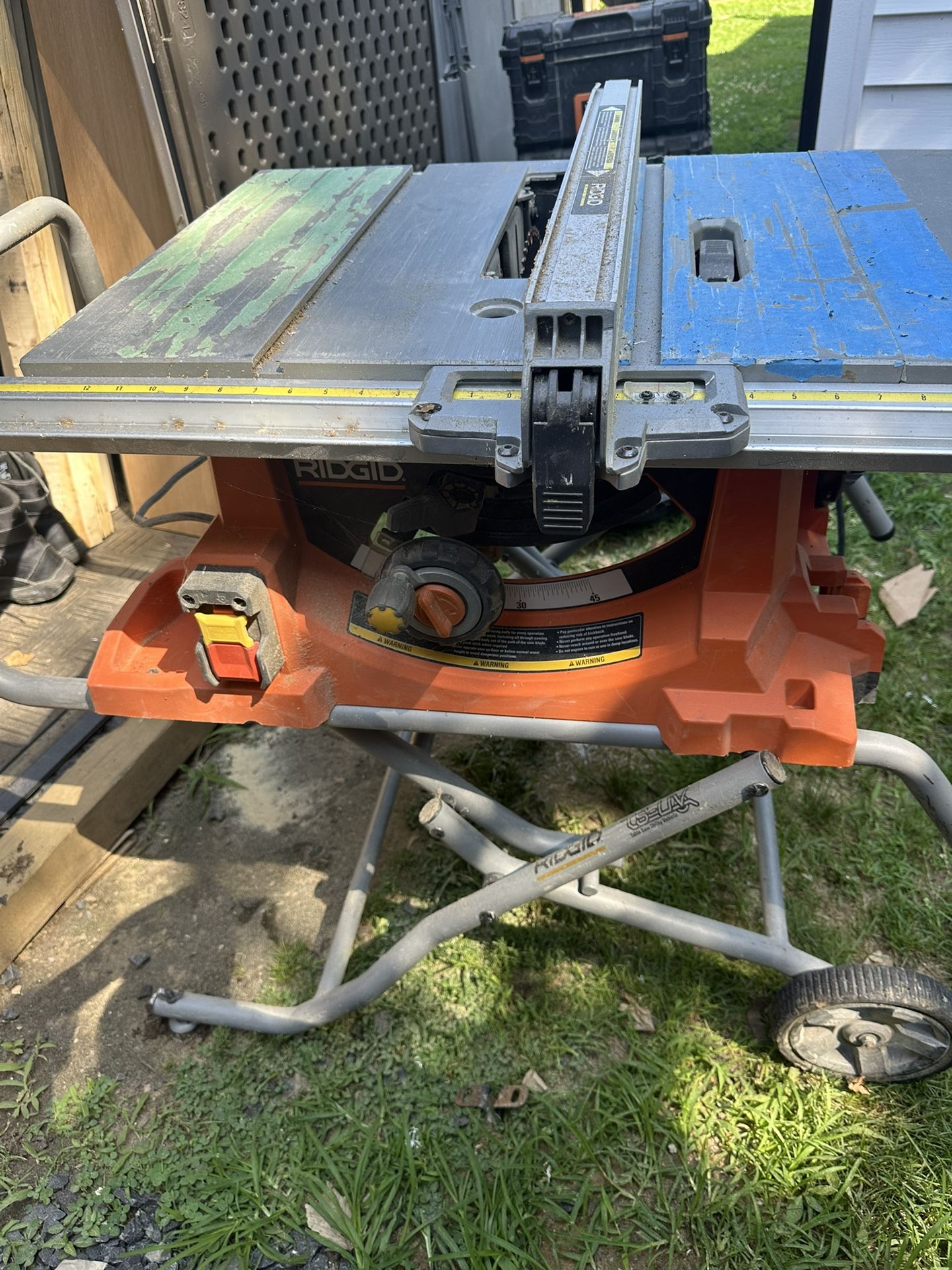 RIDGID Table Saw With Folding Stand 