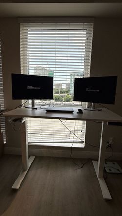 Autonomous standing desk