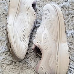 Size 8.5 Women's Brooks Ghost 15 1203801B112 Gray Running Shoes.
