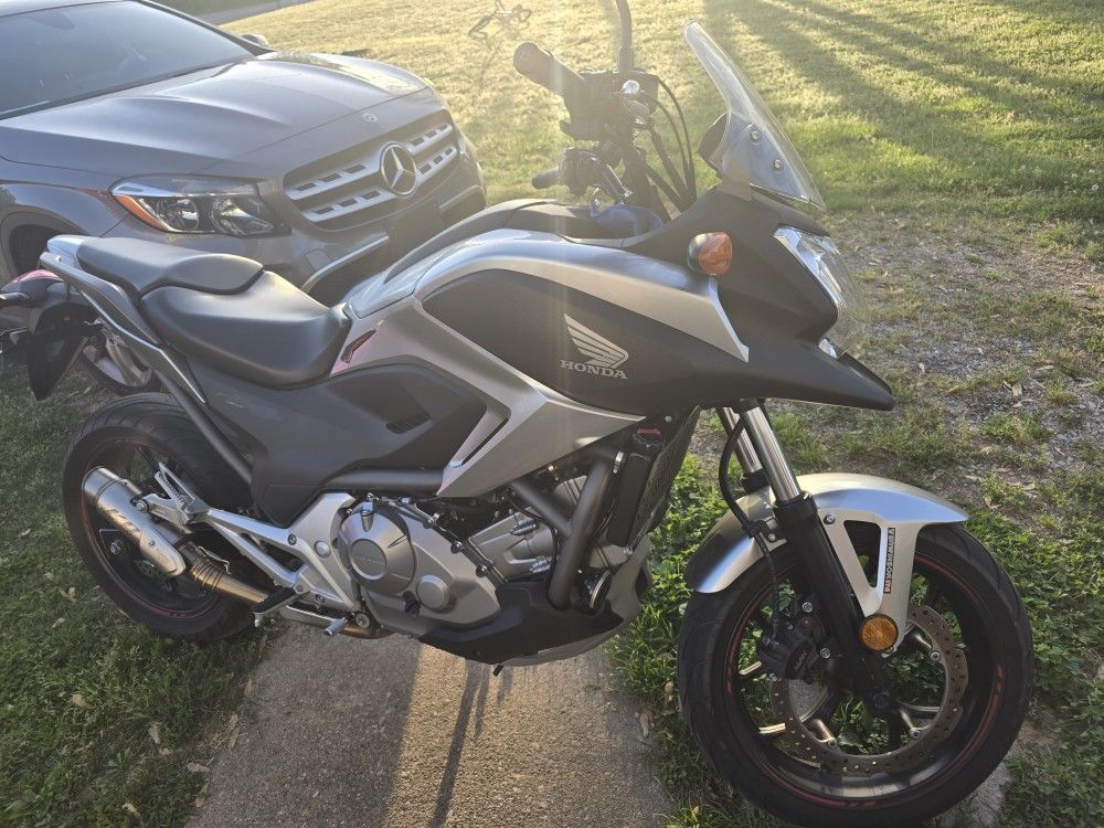 Honda Nc 700x year 2012 only 8800 miles works at 100