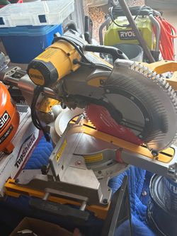 DeWalt 12" Double Bevel Sliding Compound Miter Saw