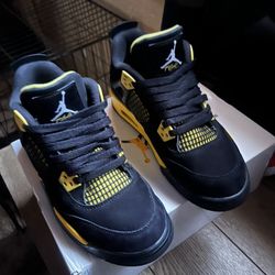 jordan 4s Yellow thunders 