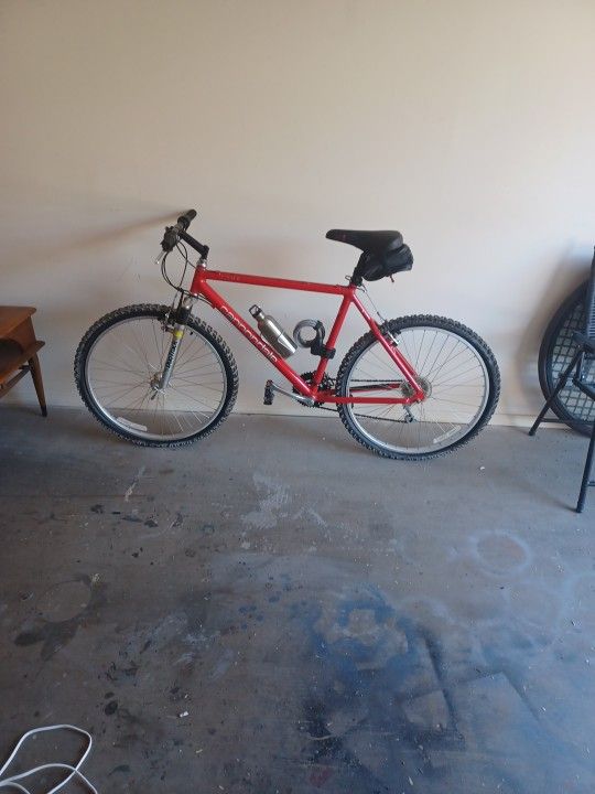 Cannondale F 200 Bike.