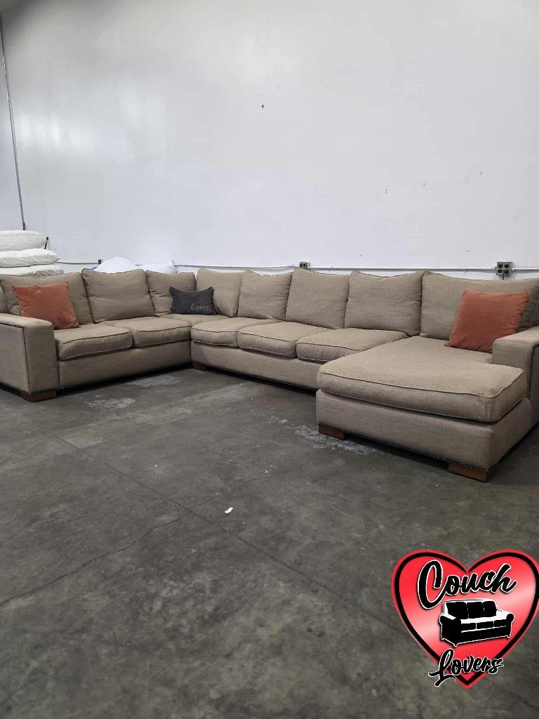 3pc Sectional Couch- Free Delivery‼️