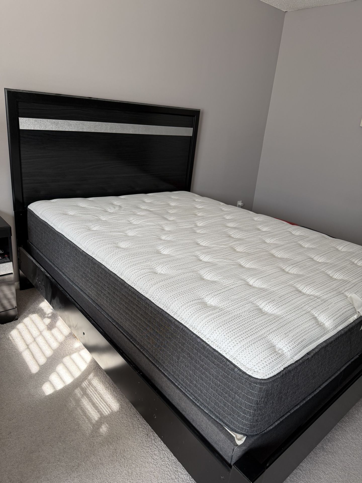 Queen Size Bedframe With 6 Drawer Dresser Set Black