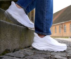 Hoka One One Clifton 10 sneakers NWOT