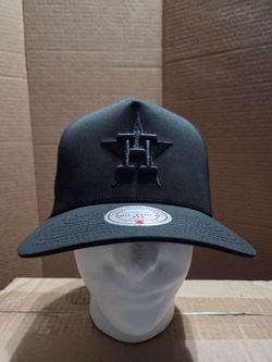 Houston Astros Mitchell & Ness Black on Black Pro Pinch Fit Snapback