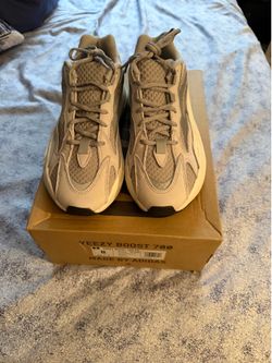 Yeezy 700 size 8