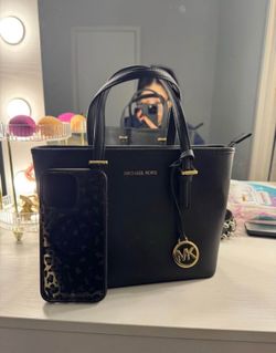 Michael kors crossbody/ handbag.